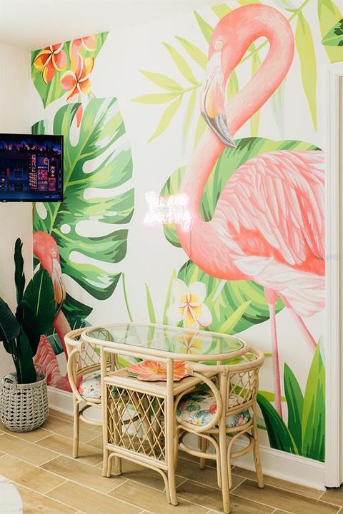 For Rent: $2,450 (1 beds, 1 baths, 700 Square Feet)