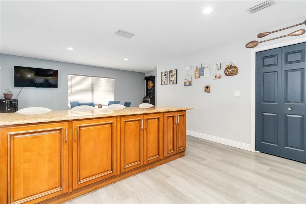 На продажу: $375,000 (3 спален, 2 ванн, 2312 Квадратных фут)