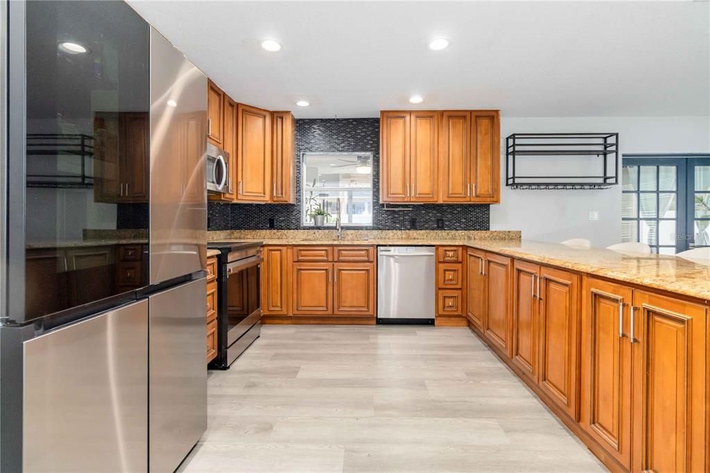 На продажу: $375,000 (3 спален, 2 ванн, 2312 Квадратных фут)