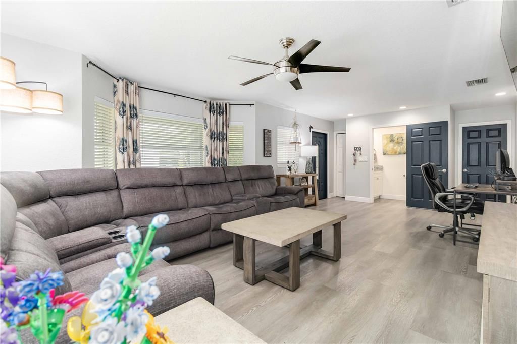 На продажу: $375,000 (3 спален, 2 ванн, 2312 Квадратных фут)