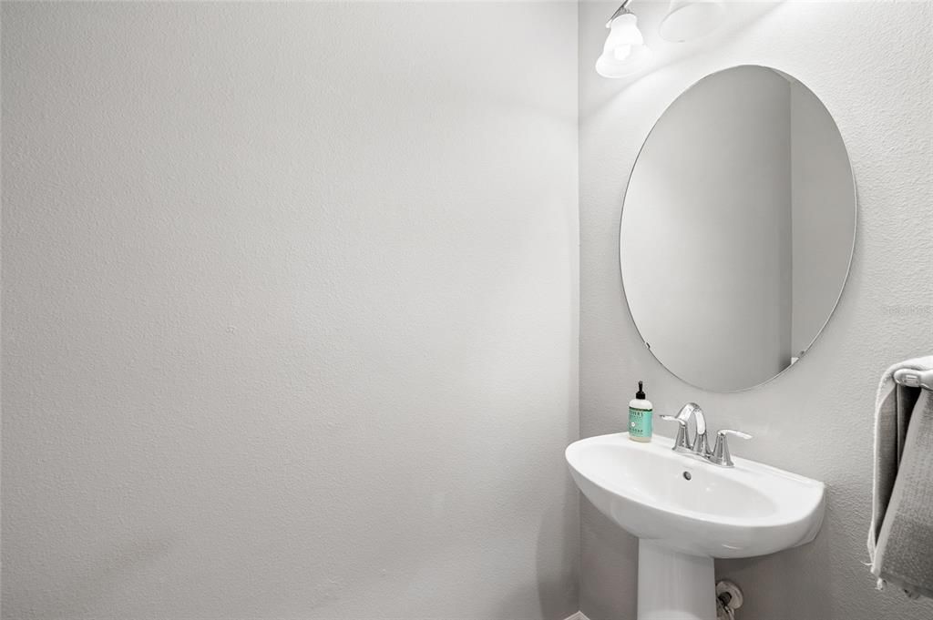 For Rent: $2,500 (3 beds, 2 baths, 1584 Square Feet)