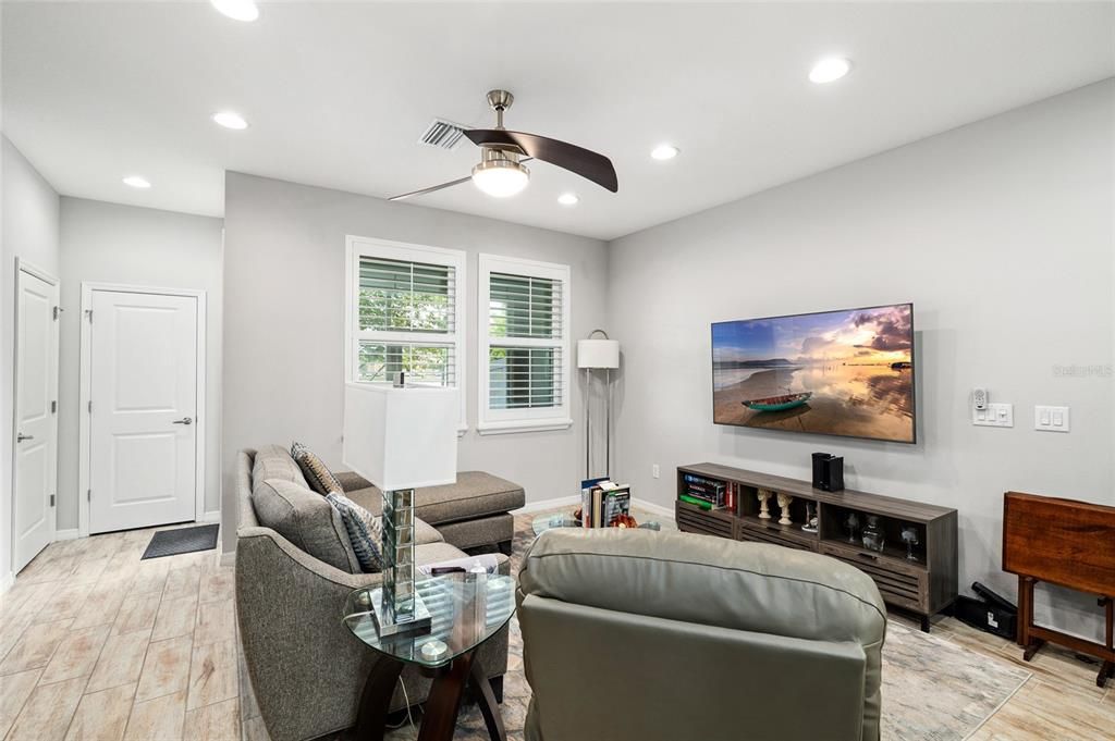 For Rent: $2,500 (3 beds, 2 baths, 1584 Square Feet)