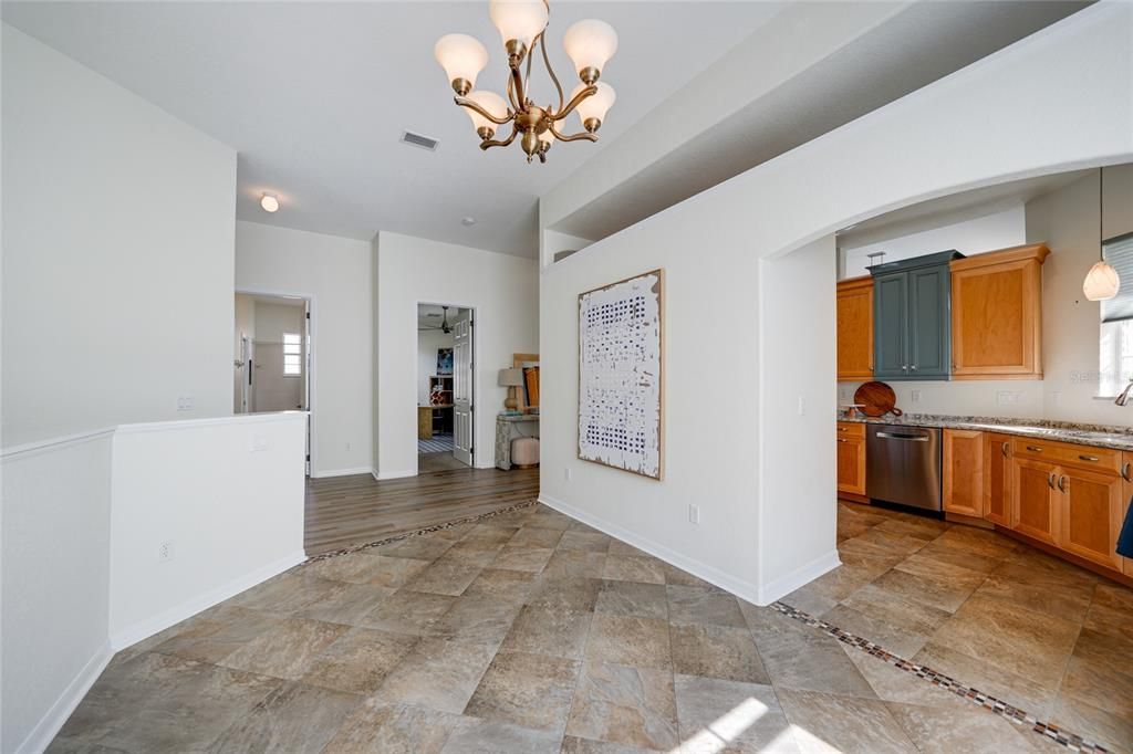 На продажу: $372,000 (3 спален, 2 ванн, 2079 Квадратных фут)