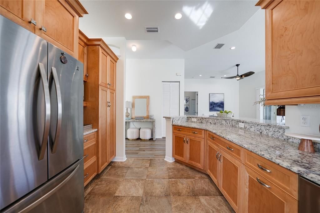 На продажу: $372,000 (3 спален, 2 ванн, 2079 Квадратных фут)