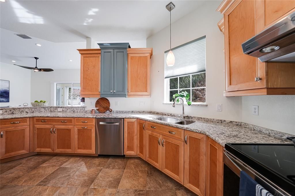 На продажу: $372,000 (3 спален, 2 ванн, 2079 Квадратных фут)