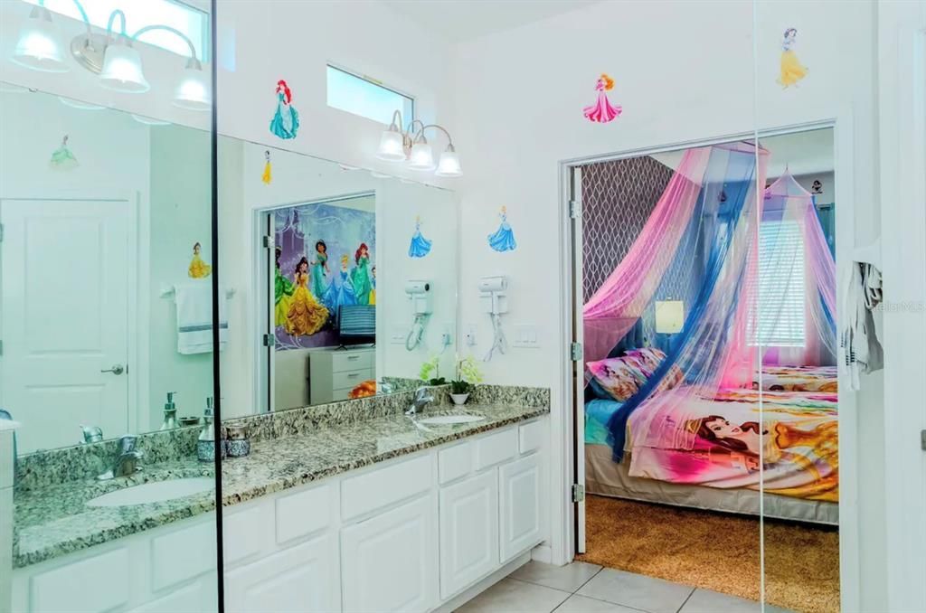 En Venta: $775,000 (6 camas, 6 baños, 3451 Pies cuadrados)