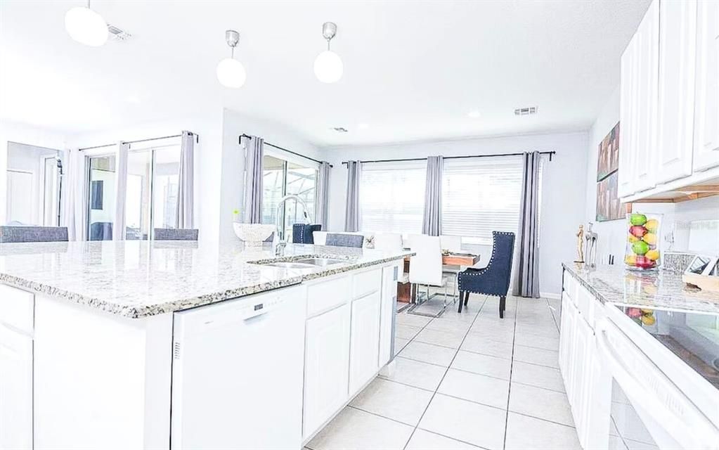 En Venta: $775,000 (6 camas, 6 baños, 3451 Pies cuadrados)