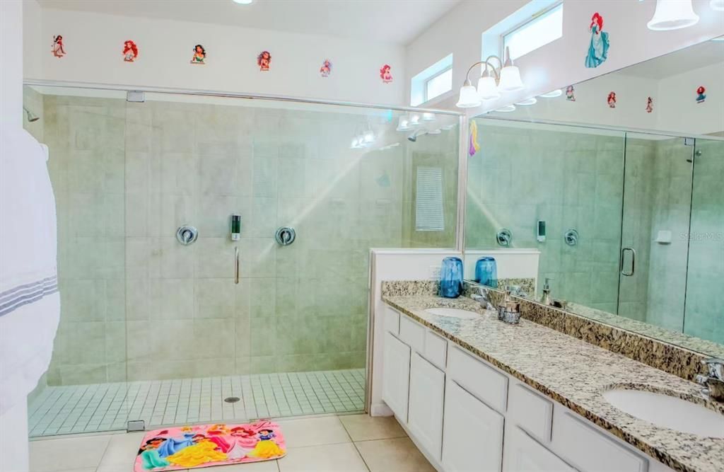 En Venta: $775,000 (6 camas, 6 baños, 3451 Pies cuadrados)