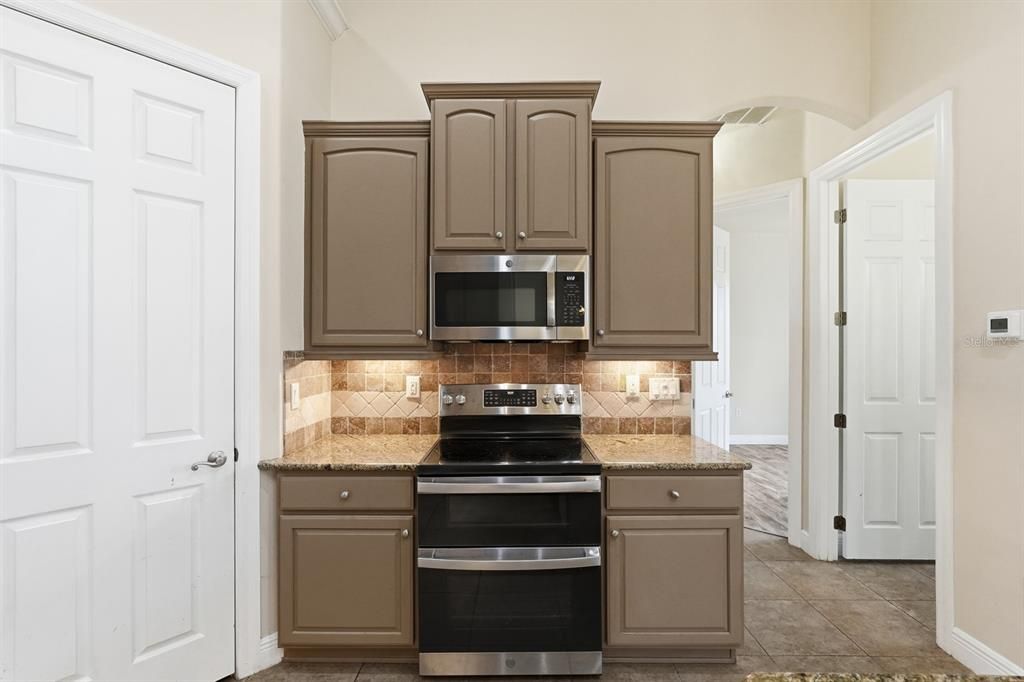 For Sale: $565,000 (3 beds, 2 baths, 2396 Square Feet)