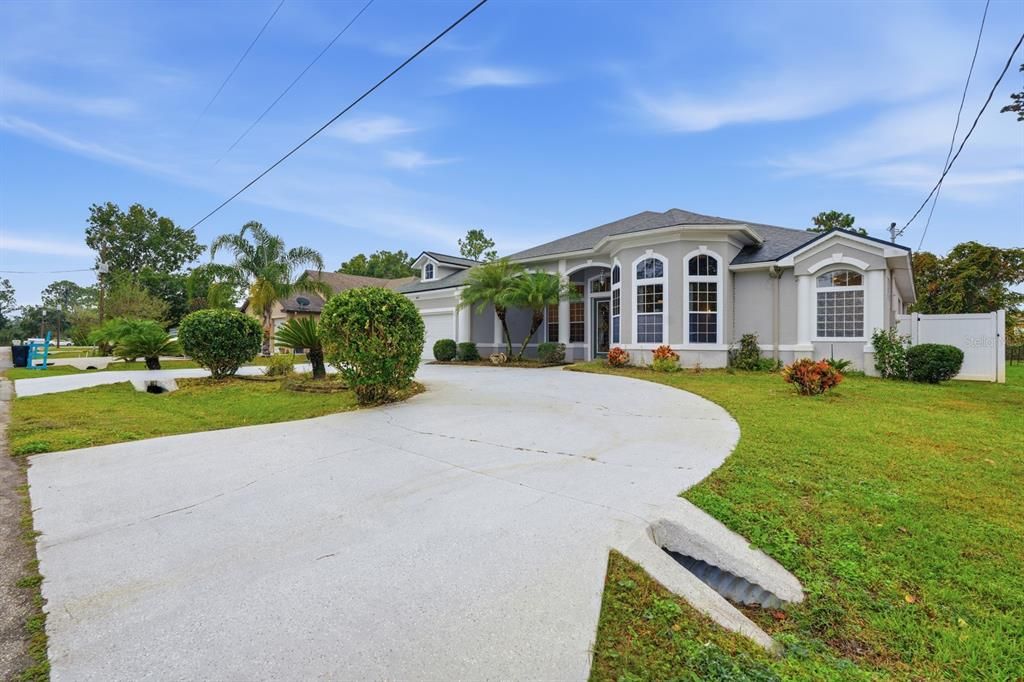 For Sale: $565,000 (3 beds, 2 baths, 2396 Square Feet)