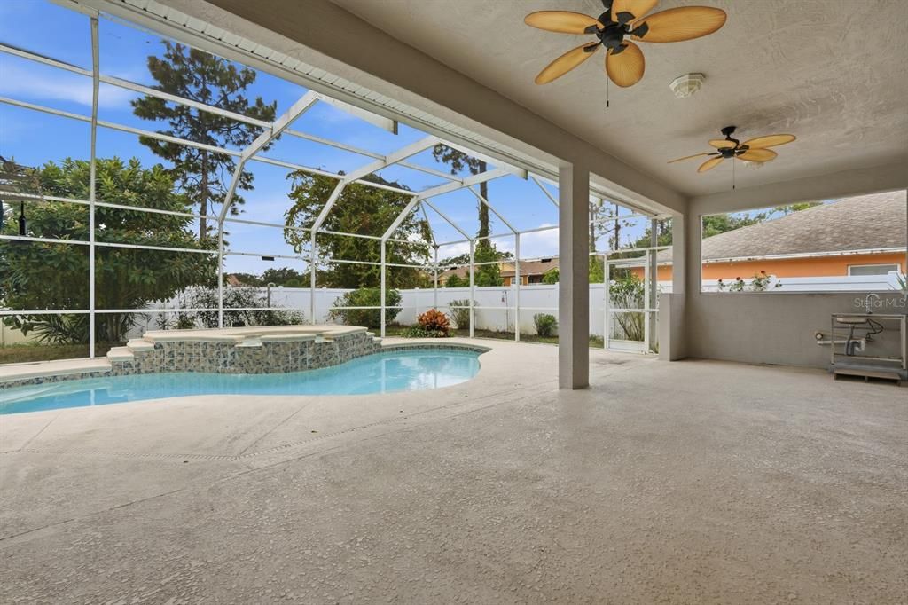 For Sale: $565,000 (3 beds, 2 baths, 2396 Square Feet)