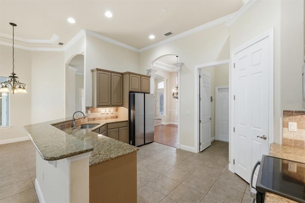 For Sale: $565,000 (3 beds, 2 baths, 2396 Square Feet)