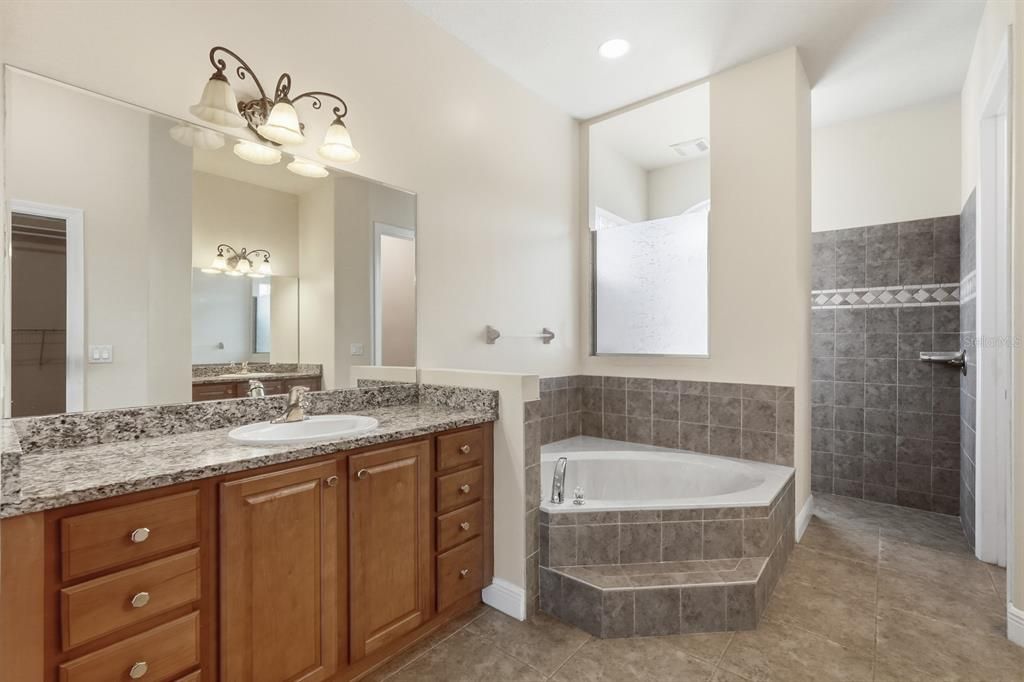 For Sale: $565,000 (3 beds, 2 baths, 2396 Square Feet)