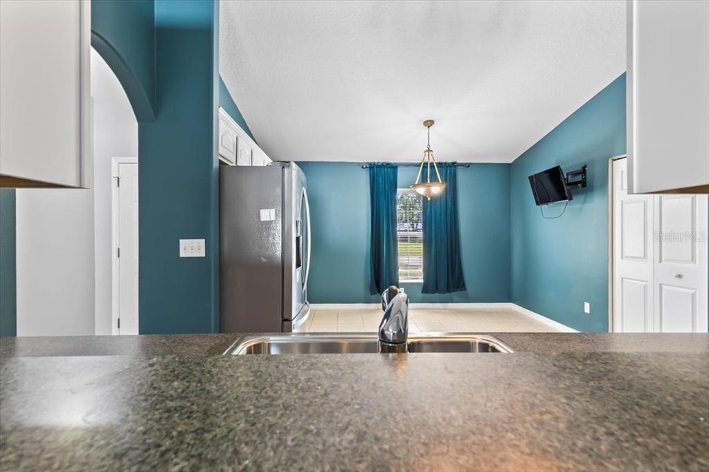 出租: $2,200 (3 贝兹, 2 浴室, 1859 平方英尺)