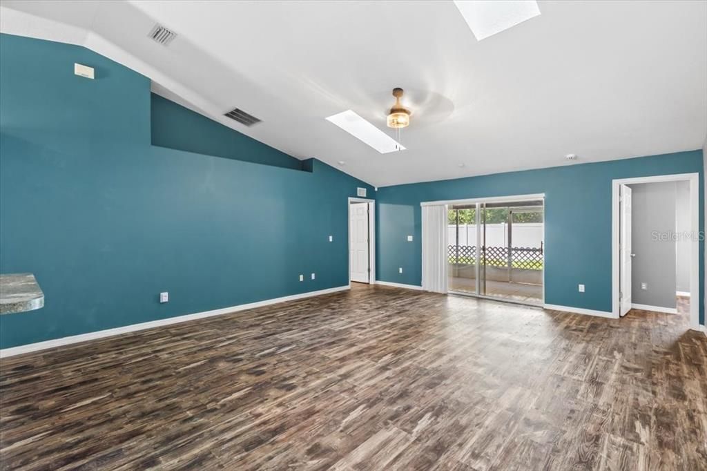 出租: $2,200 (3 贝兹, 2 浴室, 1859 平方英尺)