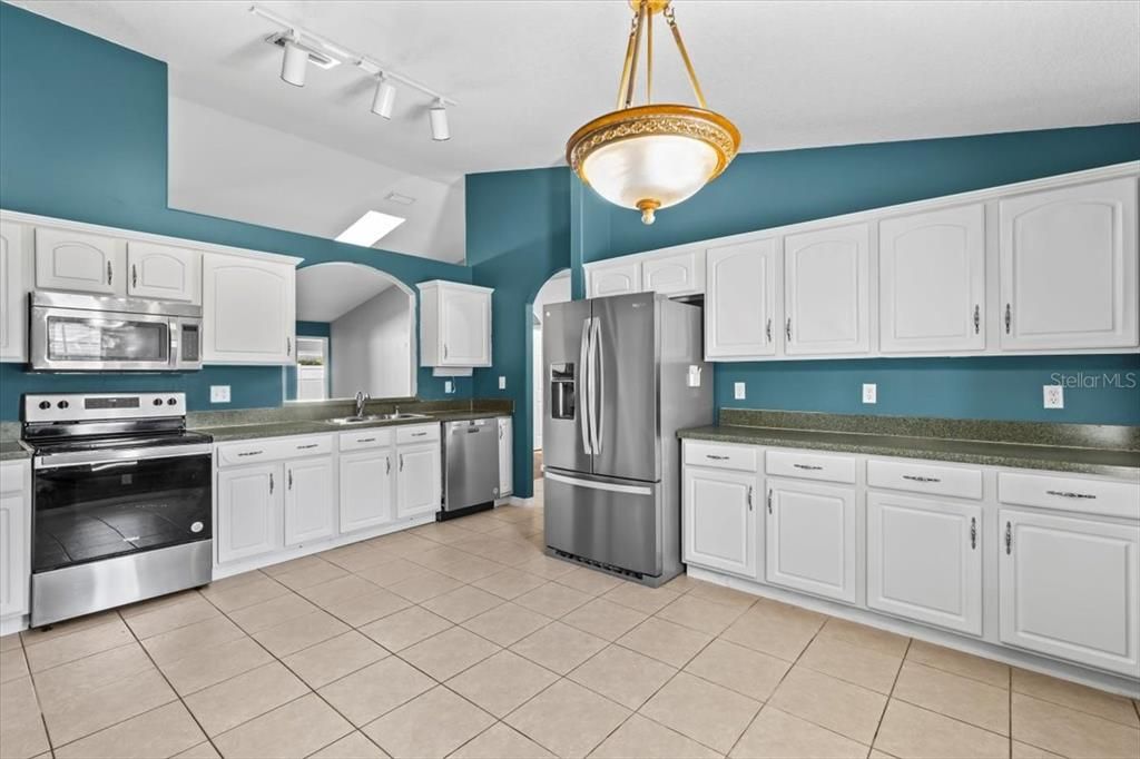 出租: $2,200 (3 贝兹, 2 浴室, 1859 平方英尺)