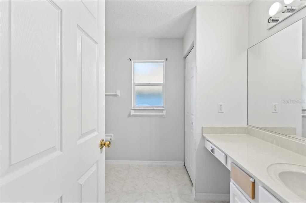 出租: $2,200 (3 贝兹, 2 浴室, 1859 平方英尺)