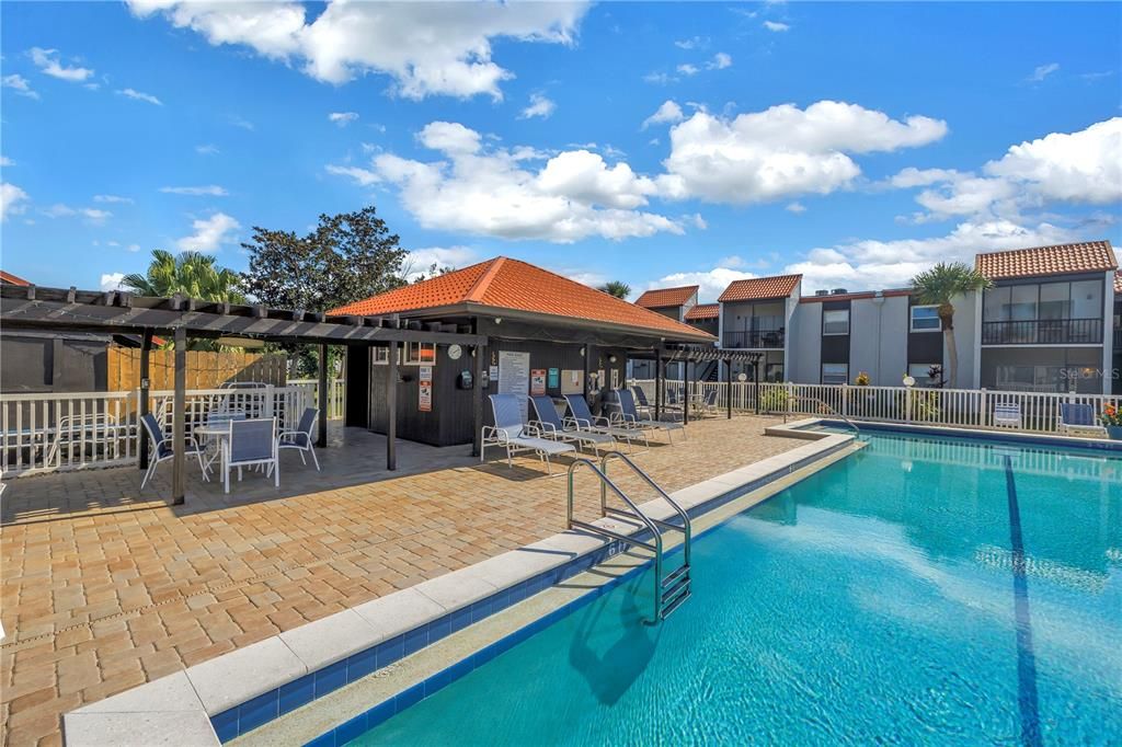 For Sale: $155,000 (1 beds, 1 baths, 714 Square Feet)