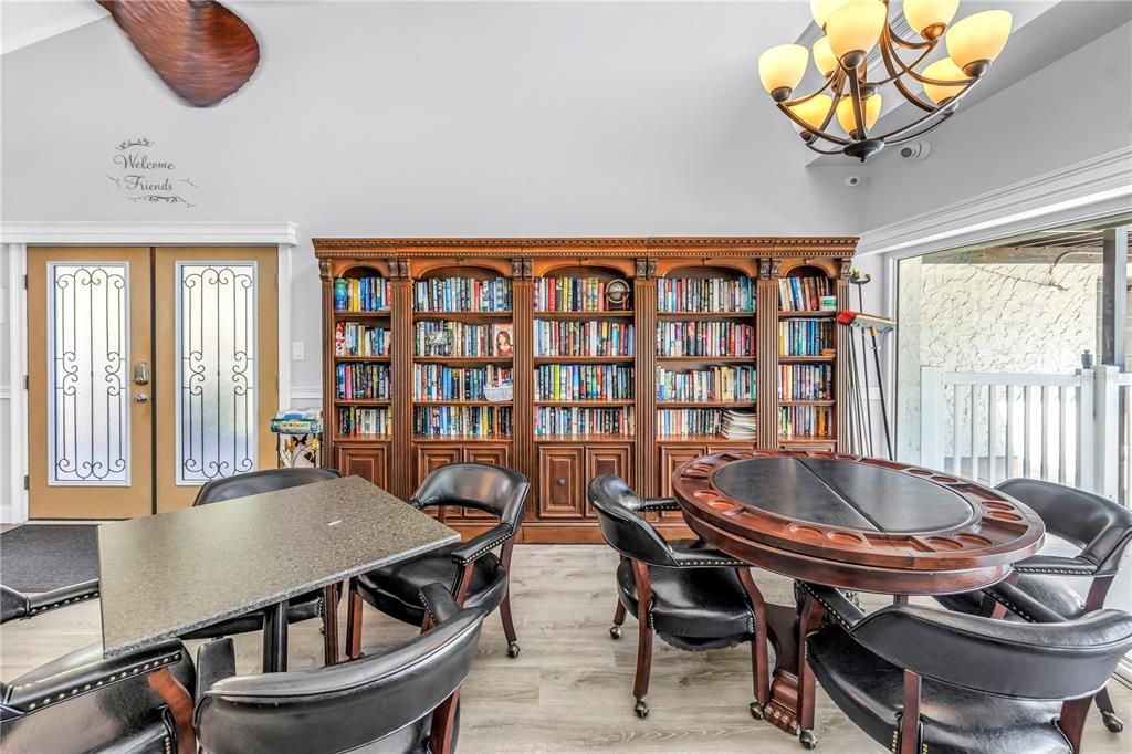 For Sale: $155,000 (1 beds, 1 baths, 714 Square Feet)