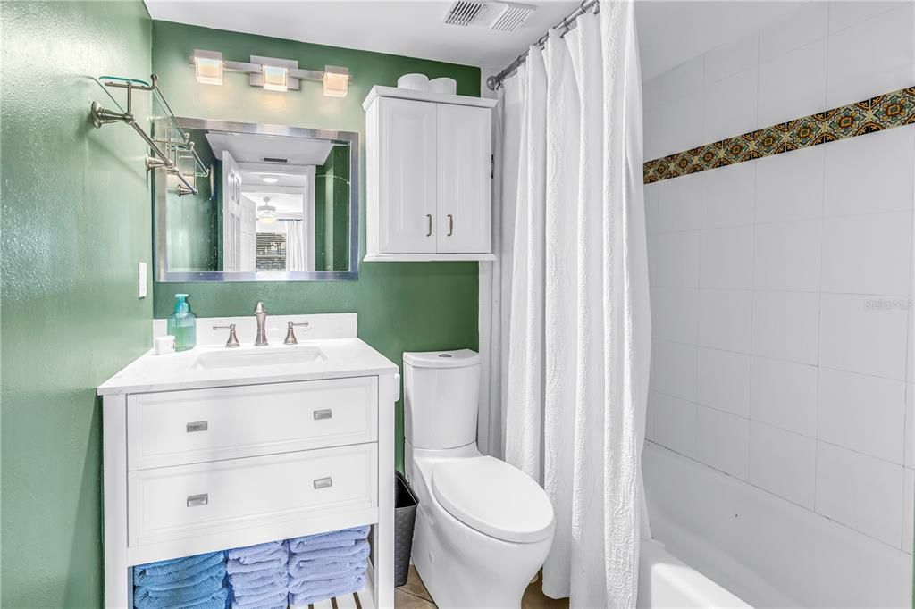 For Sale: $155,000 (1 beds, 1 baths, 714 Square Feet)