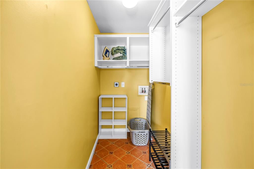 For Sale: $155,000 (1 beds, 1 baths, 714 Square Feet)