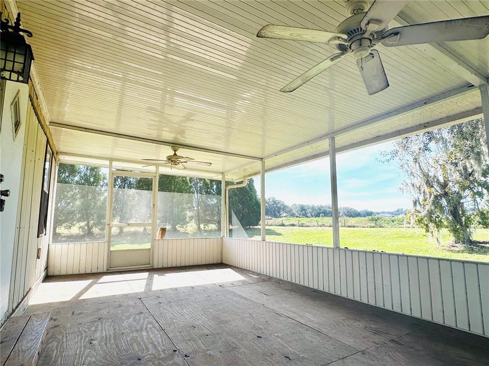 For Rent: $1,350 (2 beds, 1 baths, 728 Square Feet)