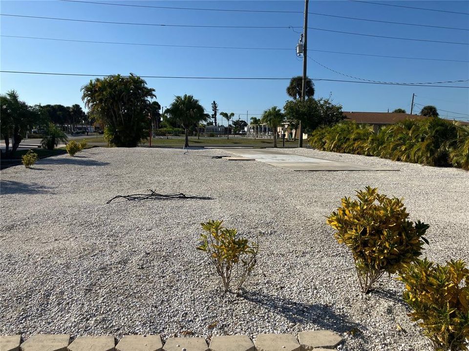 На продажу: $69,500 (0.17 acres)