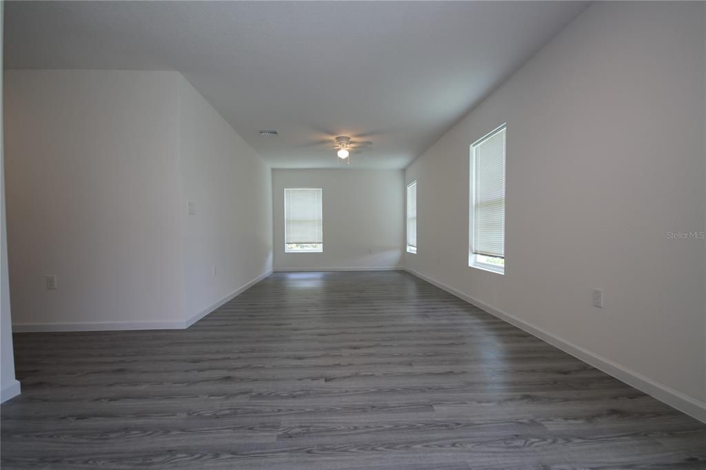 For Rent: $1,499 (3 beds, 2 baths, 1374 Square Feet)