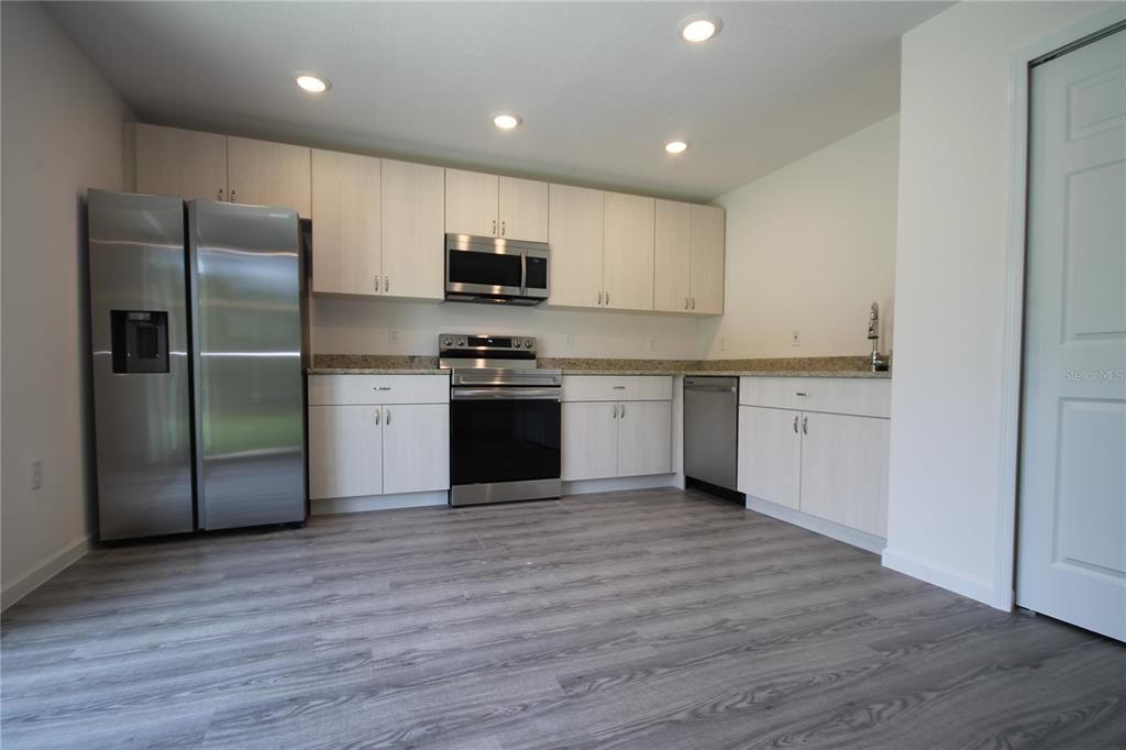 For Rent: $1,499 (3 beds, 2 baths, 1374 Square Feet)