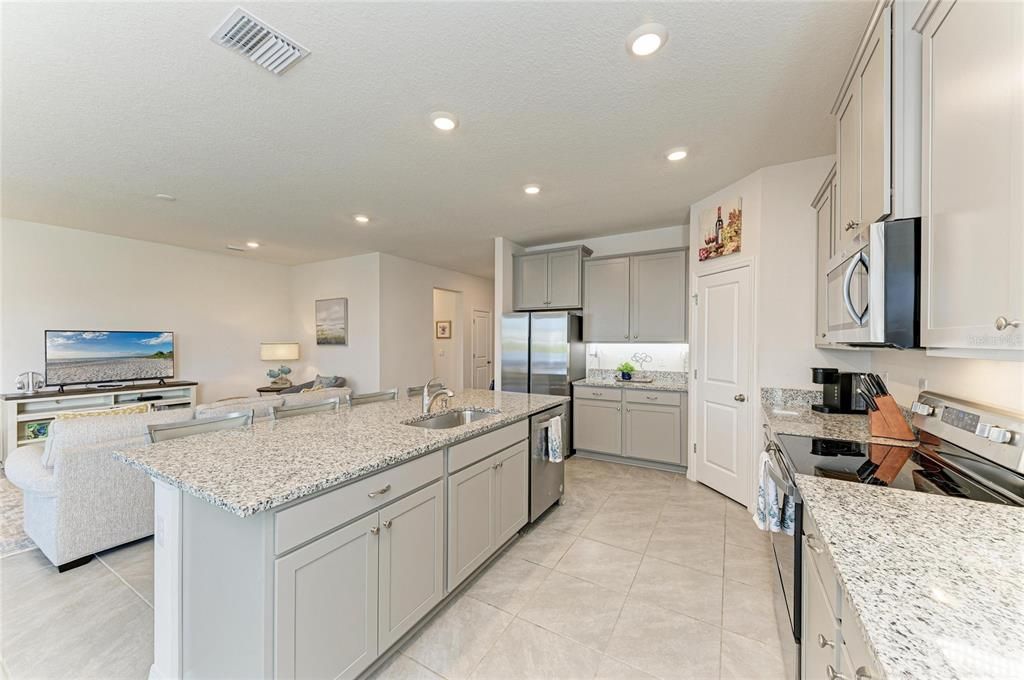 待售: $459,900 (4 贝兹, 2 浴室, 2036 平方英尺)