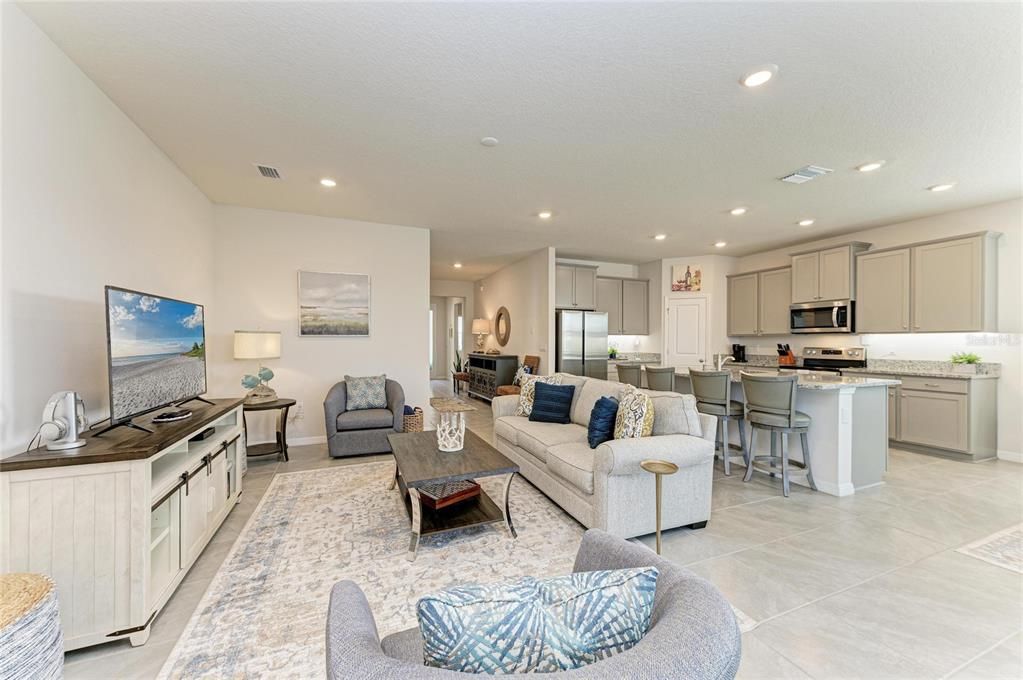 待售: $459,900 (4 贝兹, 2 浴室, 2036 平方英尺)