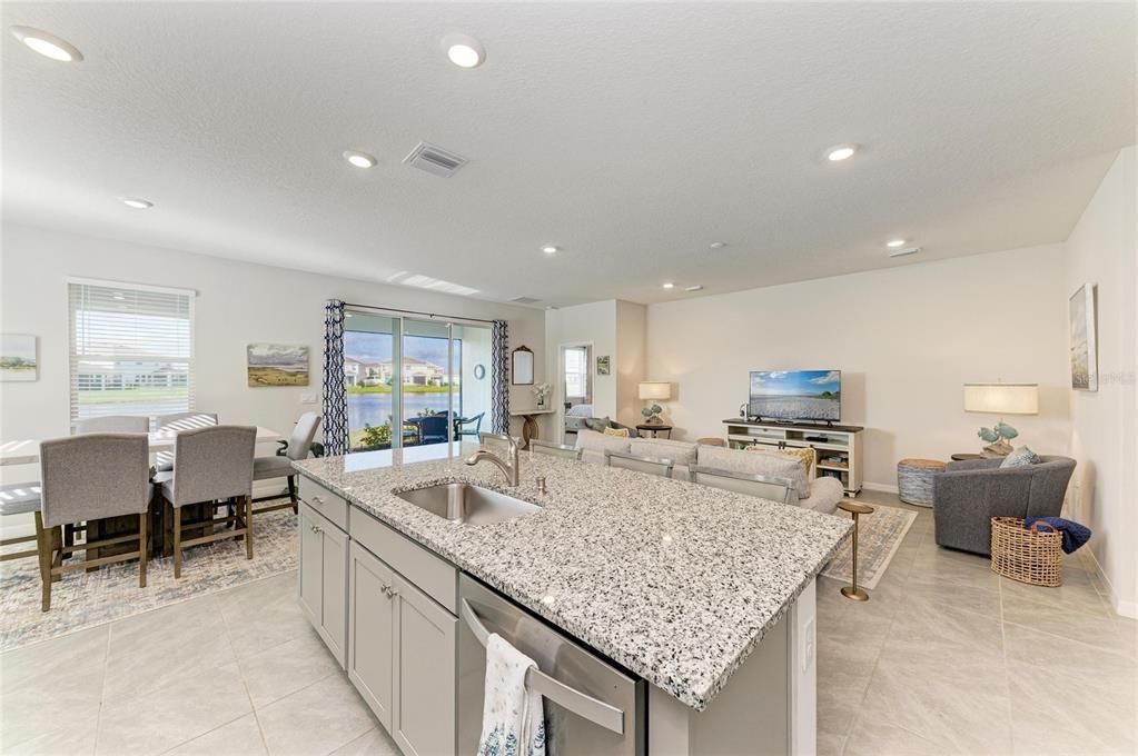 待售: $459,900 (4 贝兹, 2 浴室, 2036 平方英尺)