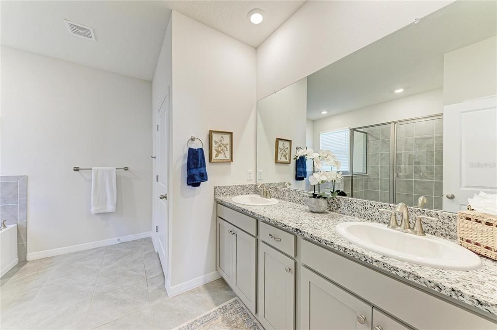 待售: $459,900 (4 贝兹, 2 浴室, 2036 平方英尺)