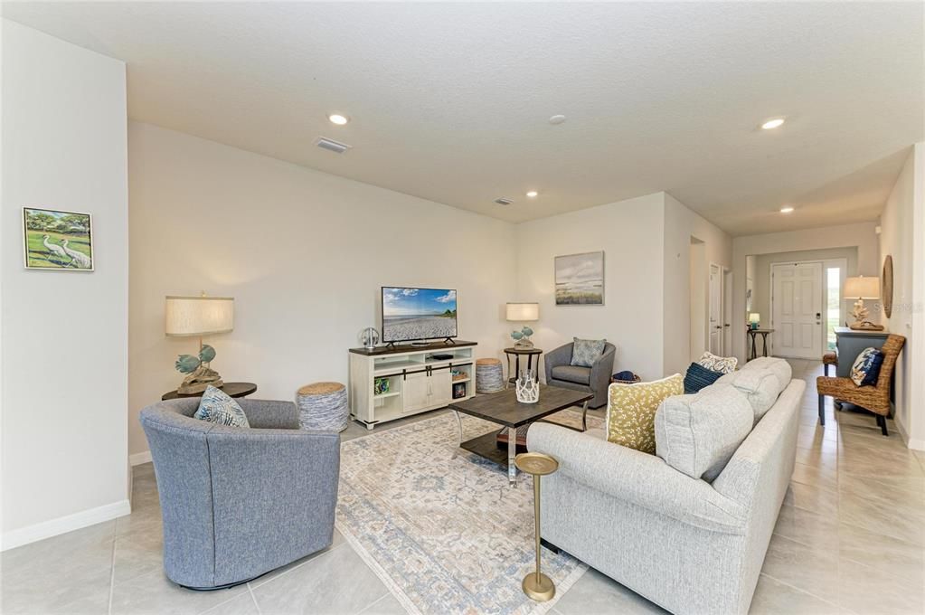 待售: $459,900 (4 贝兹, 2 浴室, 2036 平方英尺)