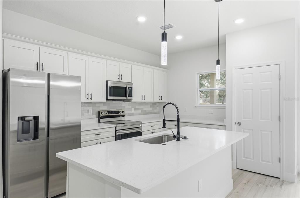 En Venta: $270,000 (3 camas, 2 baños, 1529 Pies cuadrados)