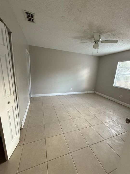 En Venta: $250,000 (4 camas, 2 baños, 1607 Pies cuadrados)