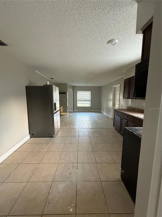 En Venta: $250,000 (4 camas, 2 baños, 1607 Pies cuadrados)