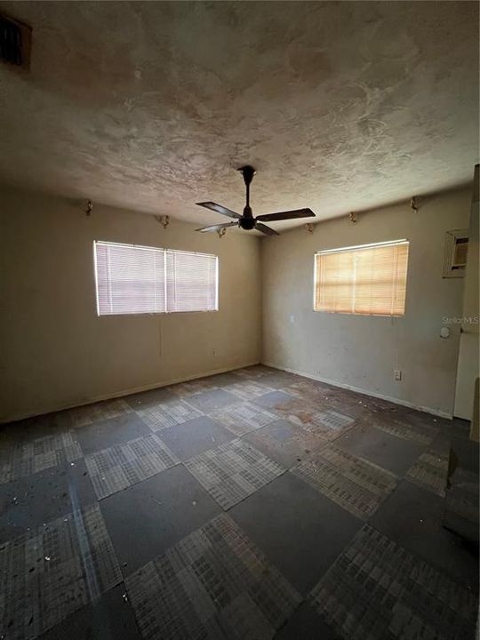 待售: $299,900 (3 贝兹, 2 浴室, 1438 平方英尺)