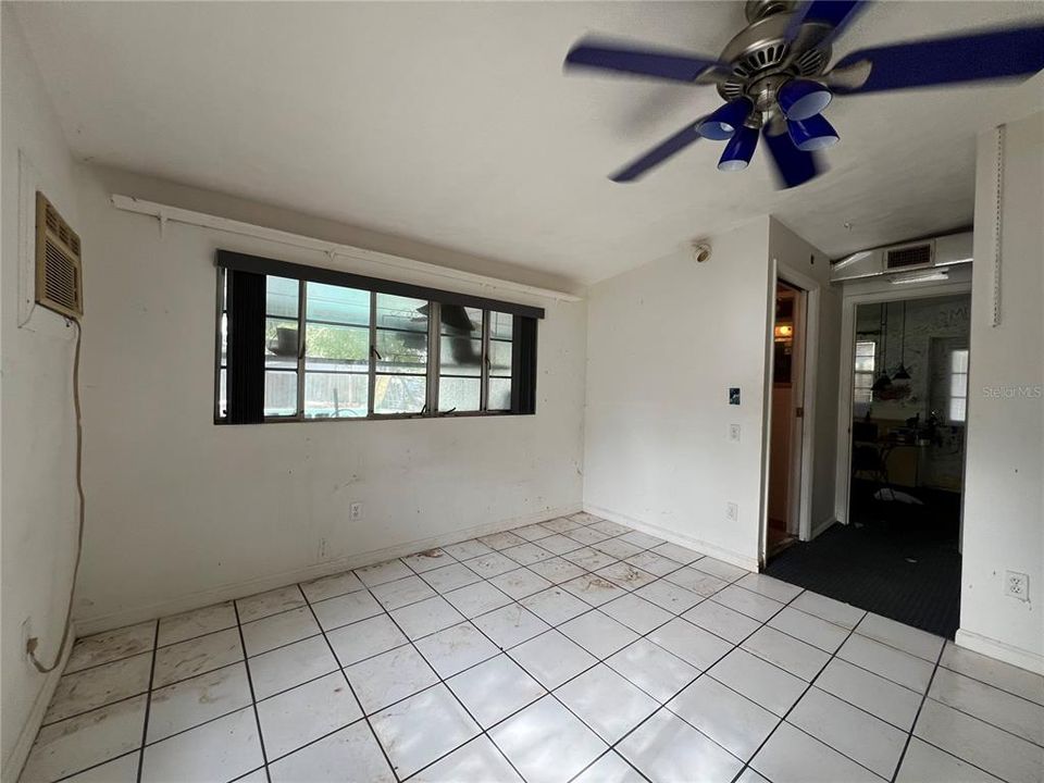 待售: $299,900 (3 贝兹, 2 浴室, 1438 平方英尺)