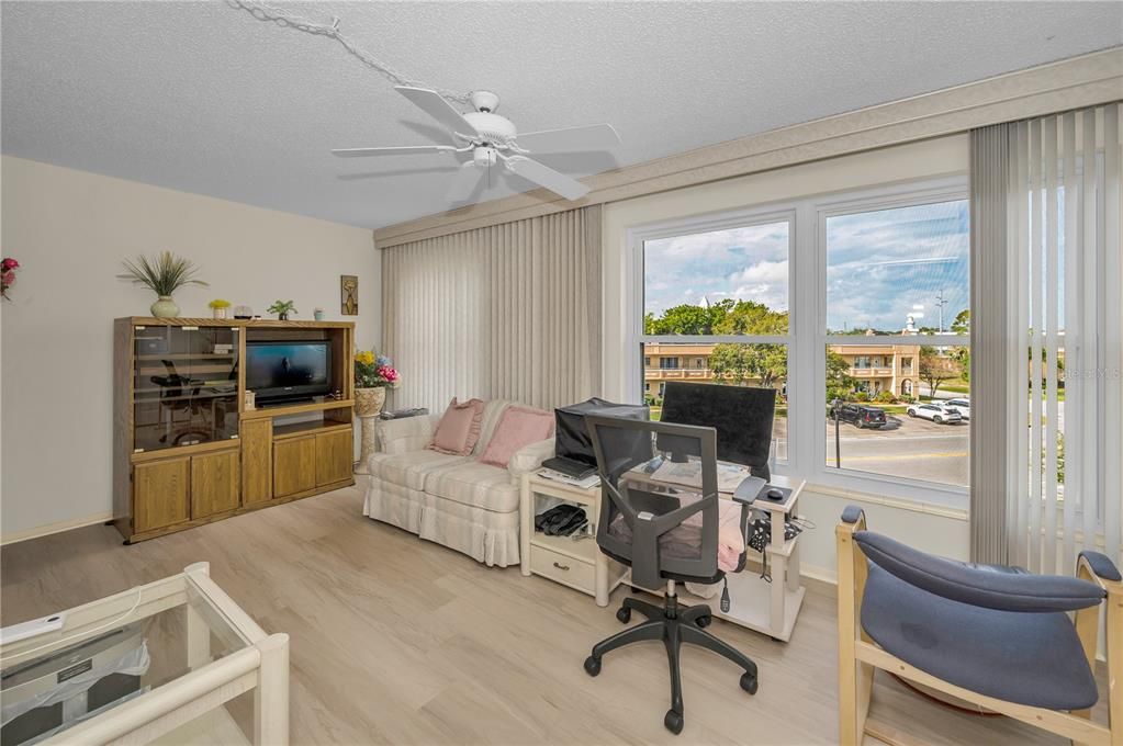 На продажу: $175,000 (2 спален, 2 ванн, 1100 Квадратных фут)