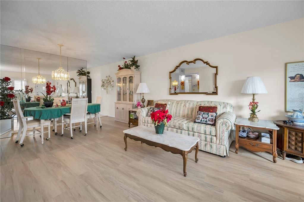 На продажу: $175,000 (2 спален, 2 ванн, 1100 Квадратных фут)