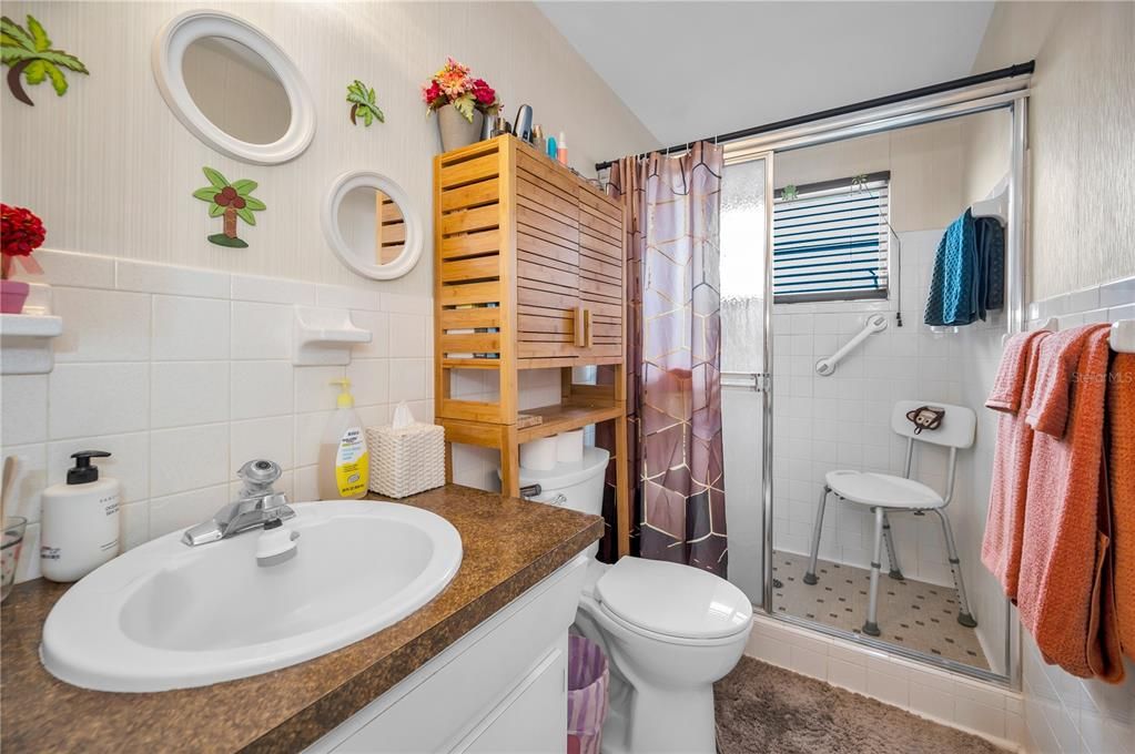 На продажу: $175,000 (2 спален, 2 ванн, 1100 Квадратных фут)