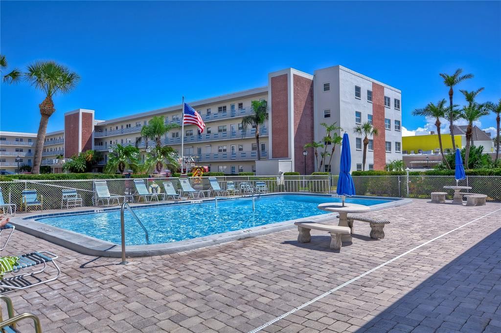 For Sale: $360,000 (2 beds, 2 baths, 1350 Square Feet)