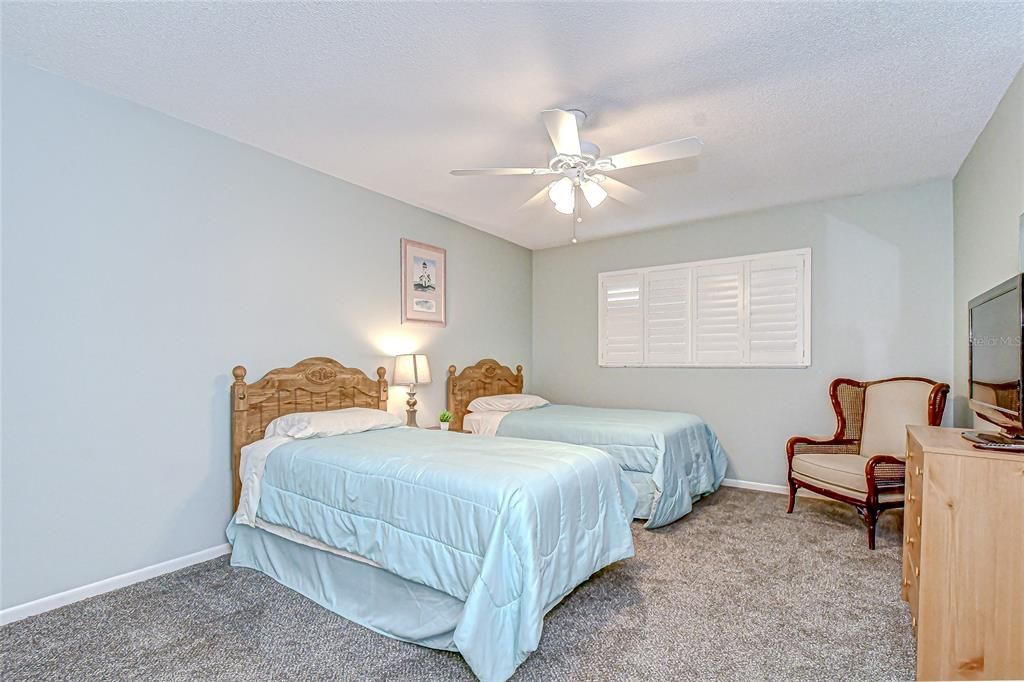 For Sale: $360,000 (2 beds, 2 baths, 1350 Square Feet)