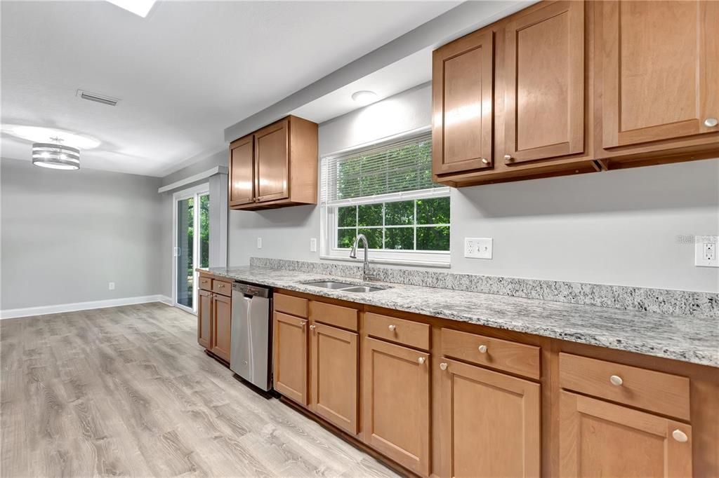 待售: $425,000 (3 贝兹, 2 浴室, 1548 平方英尺)