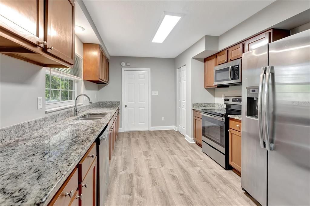 待售: $425,000 (3 贝兹, 2 浴室, 1548 平方英尺)