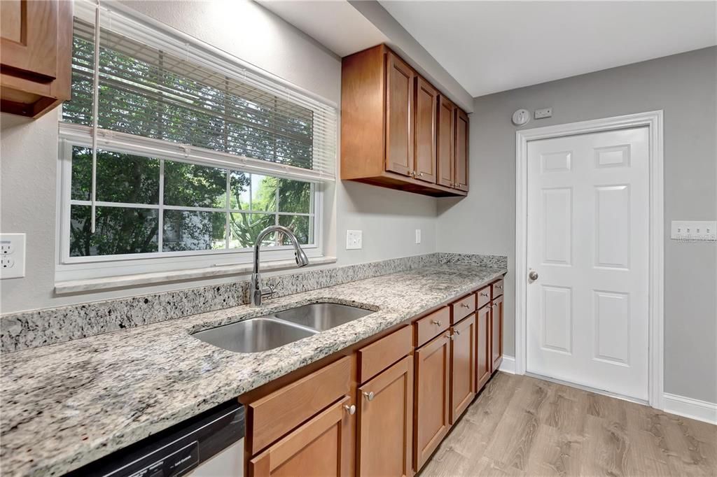 待售: $425,000 (3 贝兹, 2 浴室, 1548 平方英尺)