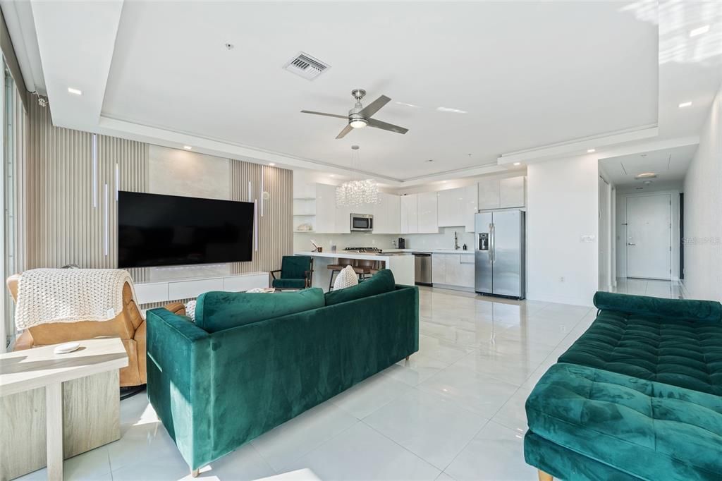 For Rent: $2,950 (1 beds, 1 baths, 891 Square Feet)