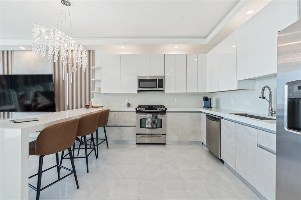 For Rent: $2,950 (1 beds, 1 baths, 891 Square Feet)