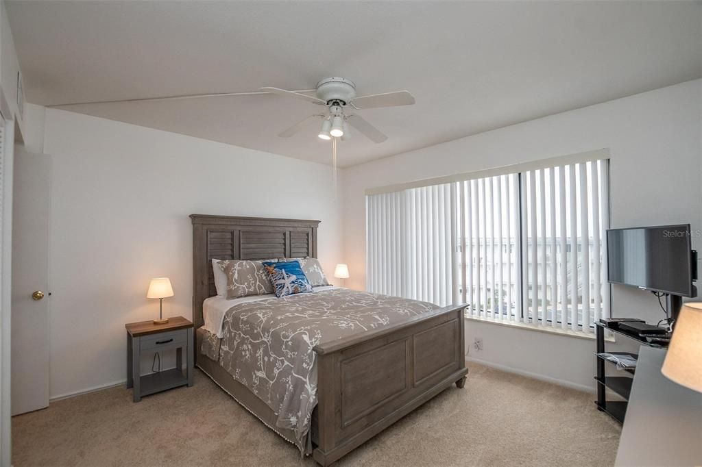 For Rent: $3,500 (2 beds, 2 baths, 889 Square Feet)